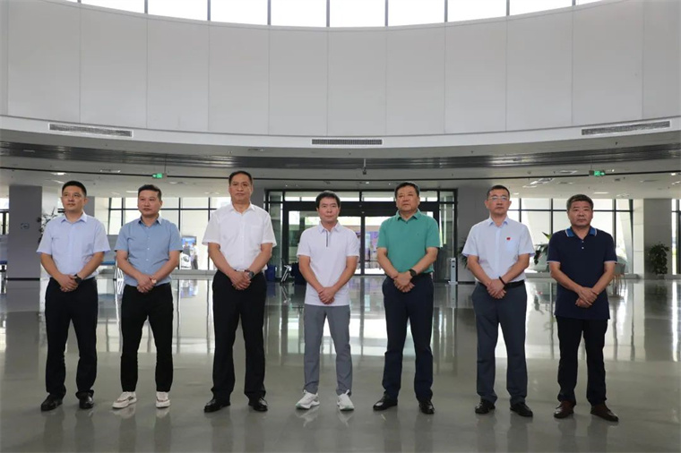 VSPORTS体育官网體育陪同舒華體育來濱考察體育產(chǎn)業(yè)發(fā)展情況